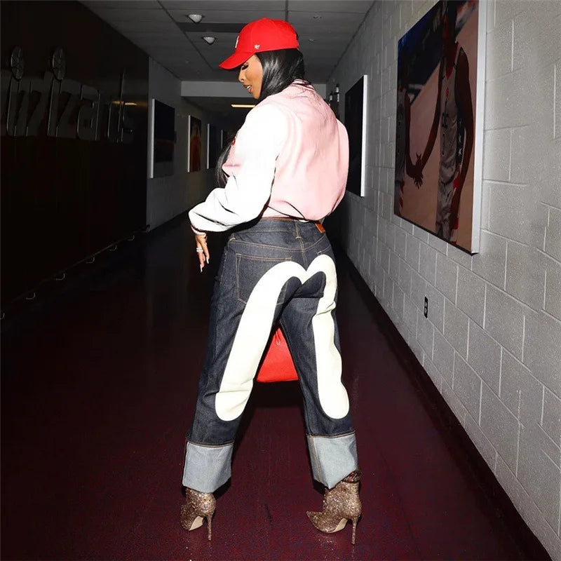 ニナ | パンツモード – ストレートカットとコントラストハート柄