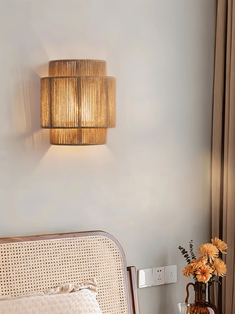 Rotan wandlamp met henneptouw kap - natuurlijk licht & authentieke charme
