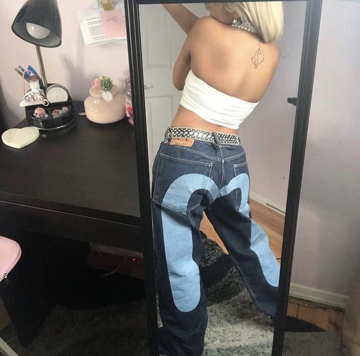 ニナ | パンツモード – ストレートカットとコントラストハート柄