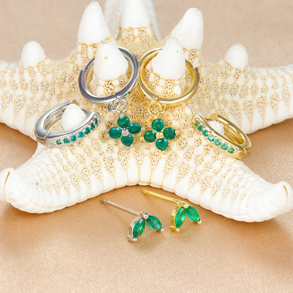 Ensemble Ohrringe und Piercings – Vielseitigkeit und subtile Brillanz