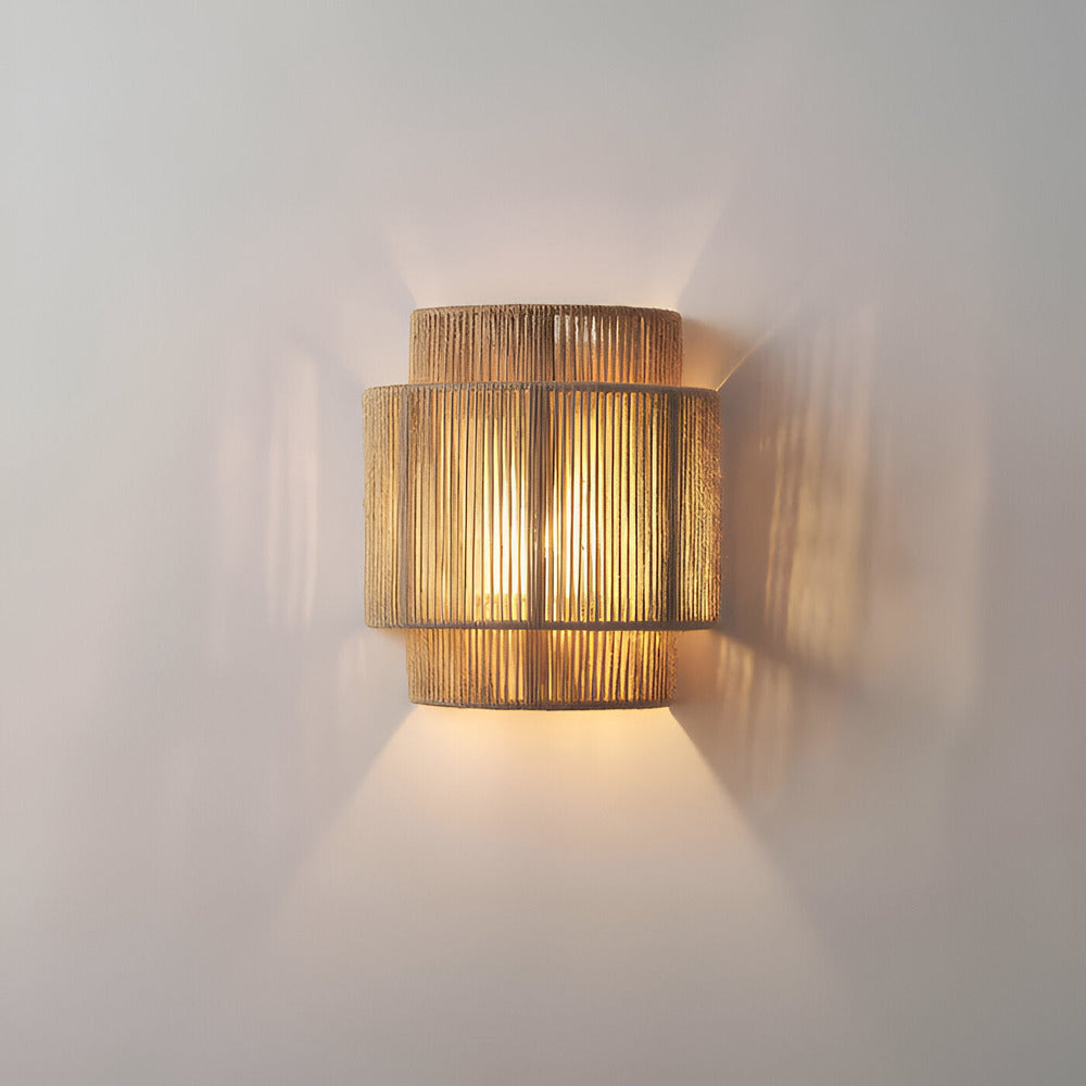 Rotan wandlamp met henneptouw kap - natuurlijk licht & authentieke charme