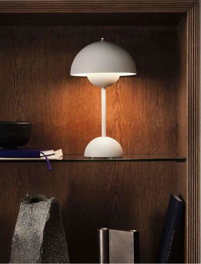 Draagbare Tafellamp – Modern Design en Mobiele Verlichting
