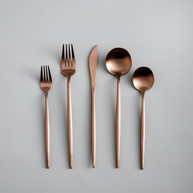 Bestickset – Ren och funktionell stil