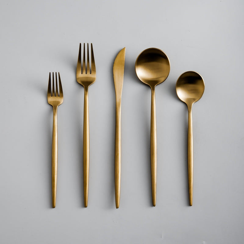 Bestickset – Ren och funktionell stil