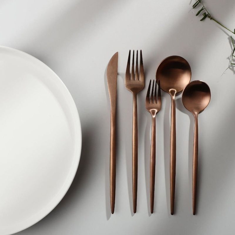 Bestickset – Ren och funktionell stil