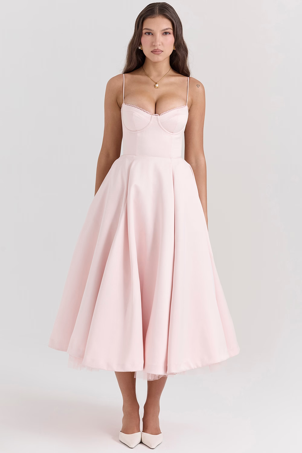 Lory | Vestido Midi Com Alças – Glamour Clássico e Leveza