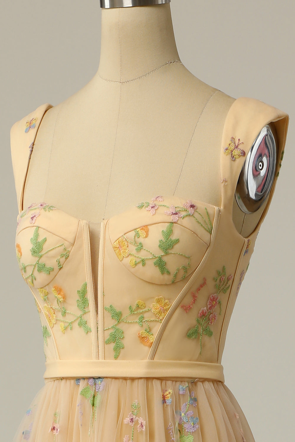 エリーゼ | ロングボールガウン – 精巧な刺繍