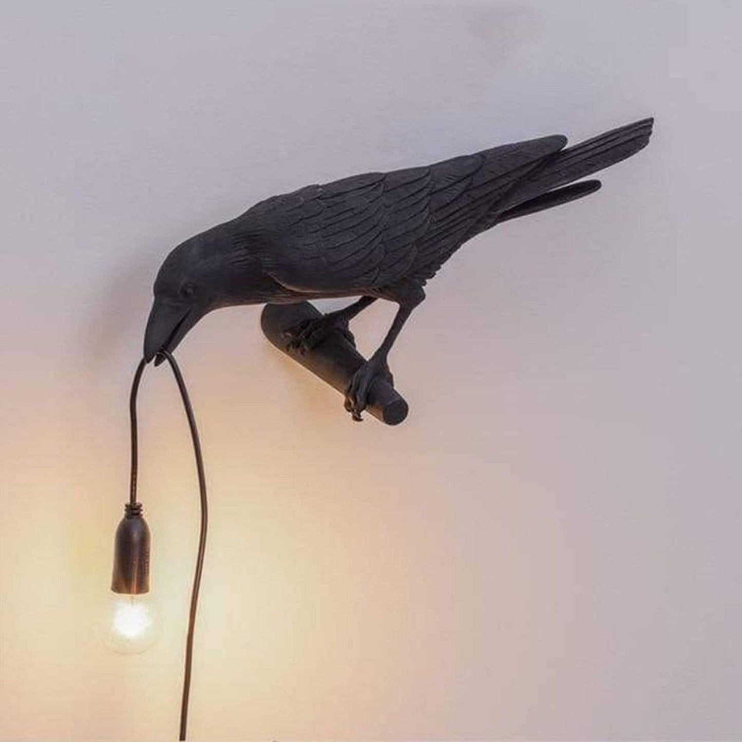 Dekorative Lampe — Krähe für eine mysteriöse Atmosphäre