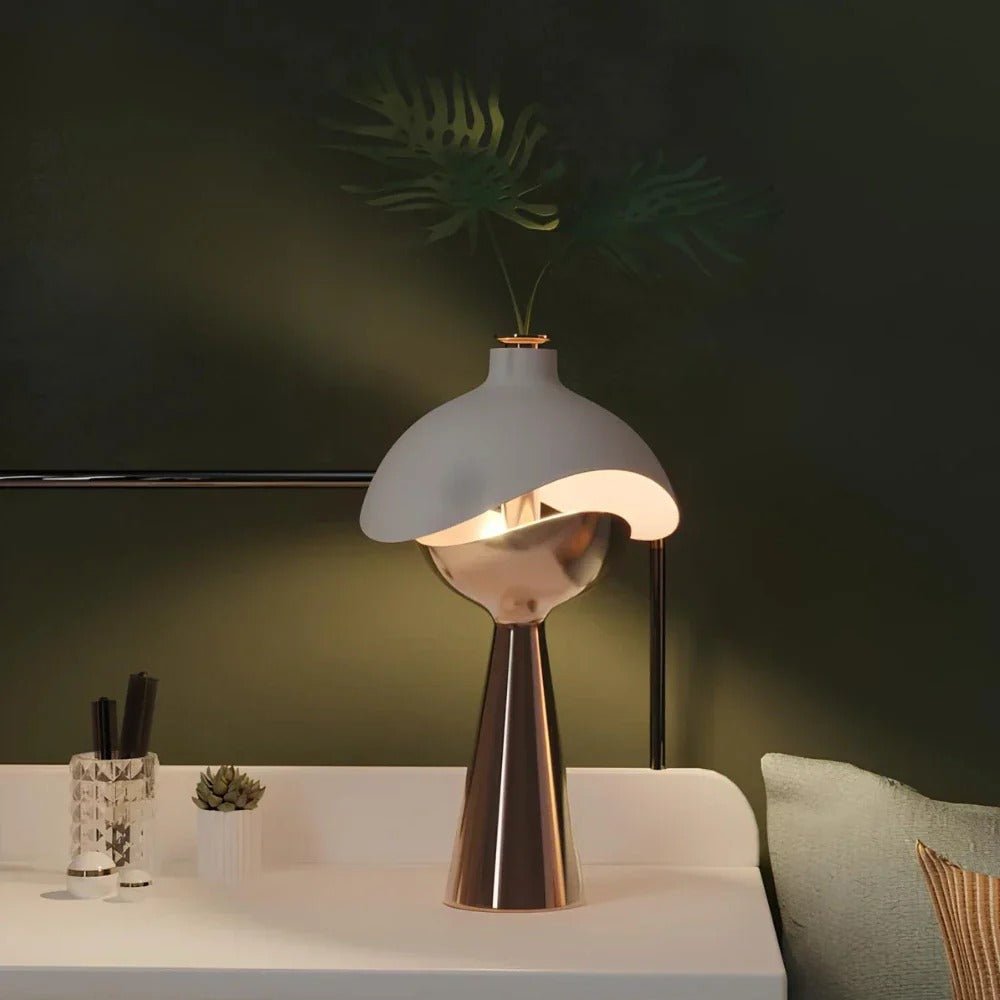 Lámpara De Mesa Esculpida – Elegancia Y Originalidad 
