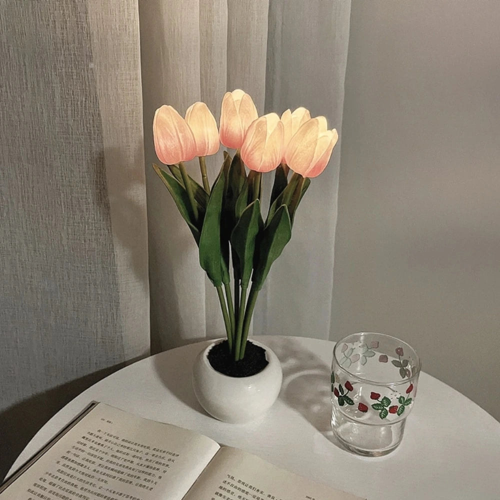 Dekorativ lampe Tulipan – Varme og raffineret atmosfære 