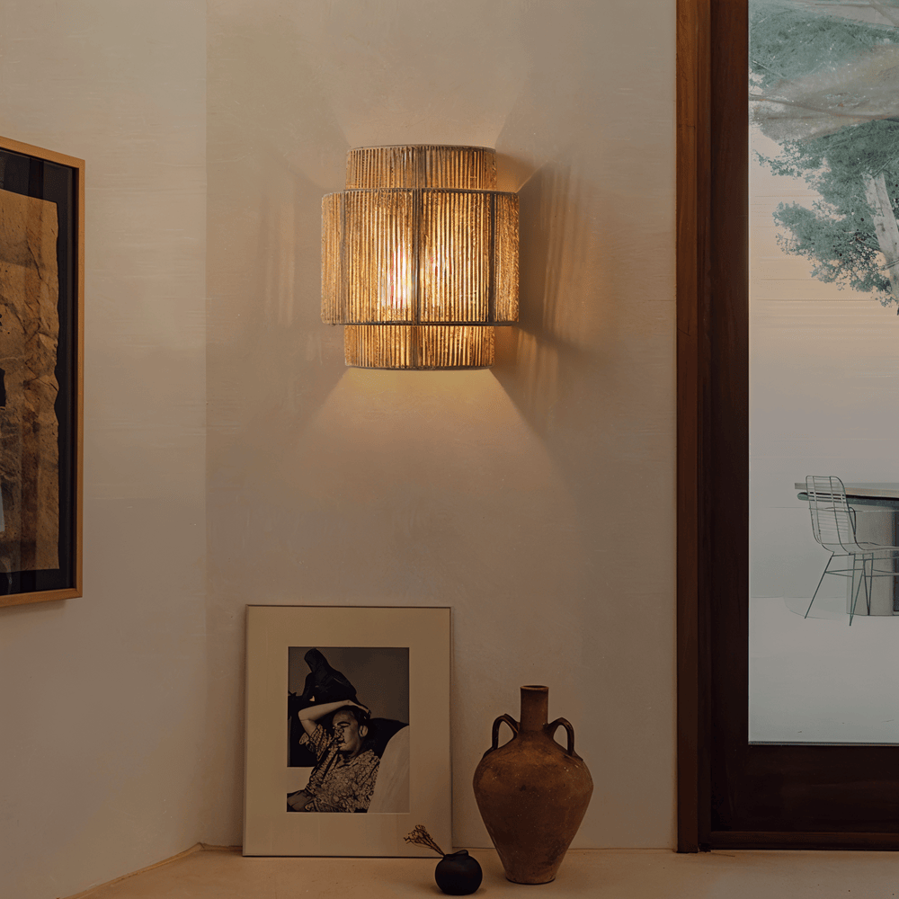 Rattan Wandleuchte mit Hanfseil Schirm - Natürliches Licht & Authentischer Charme