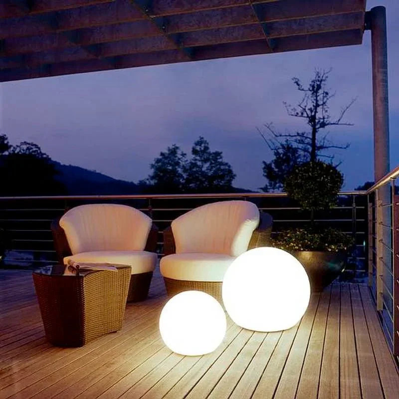 Lámpara Esférica Exterior Sin Cable – Iluminación Nómada y Elegante 
