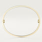 Minimalistický zlatý náramek – diskrétní a nadčasová elegance 