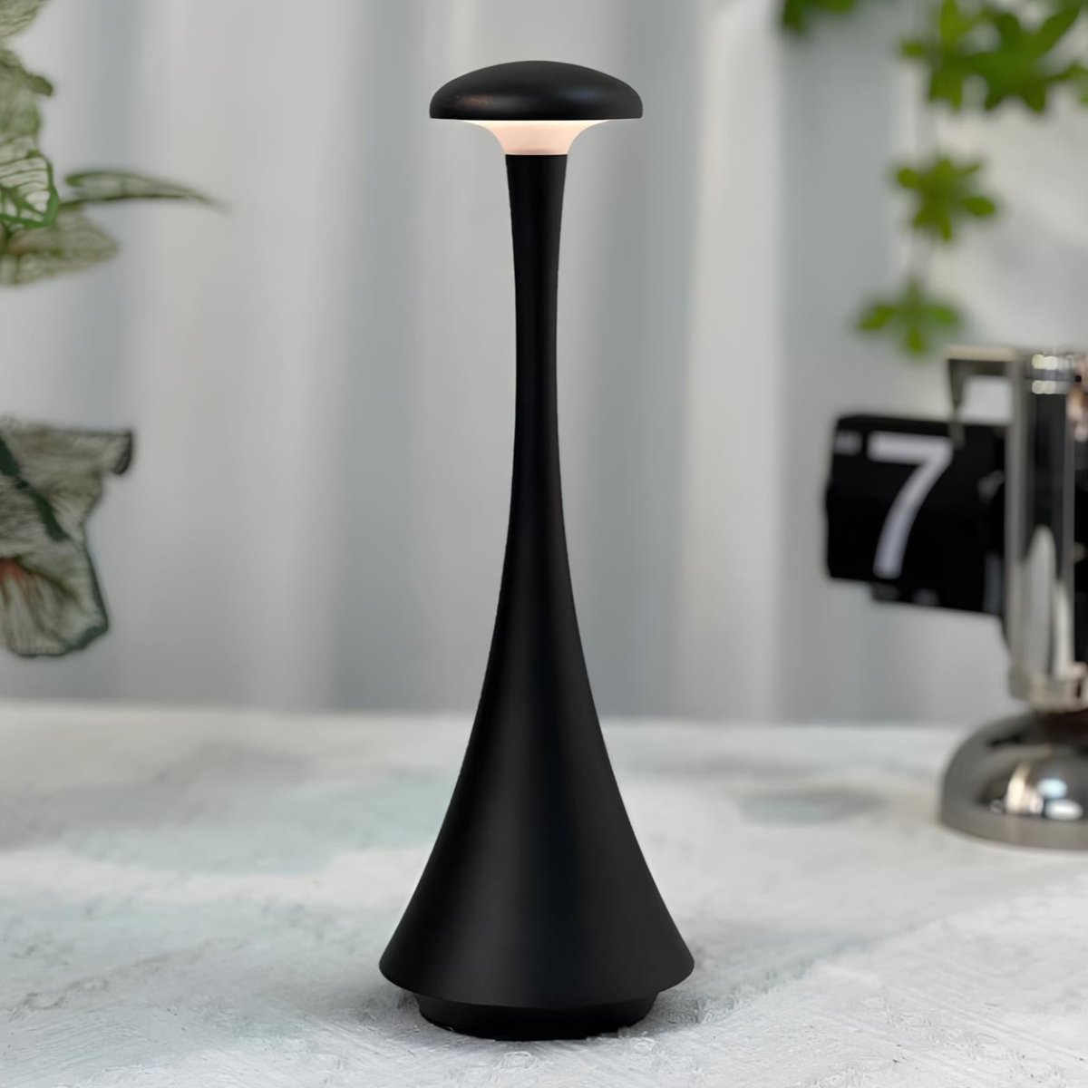 Stolní lampa Elancé – elegance a modernita 