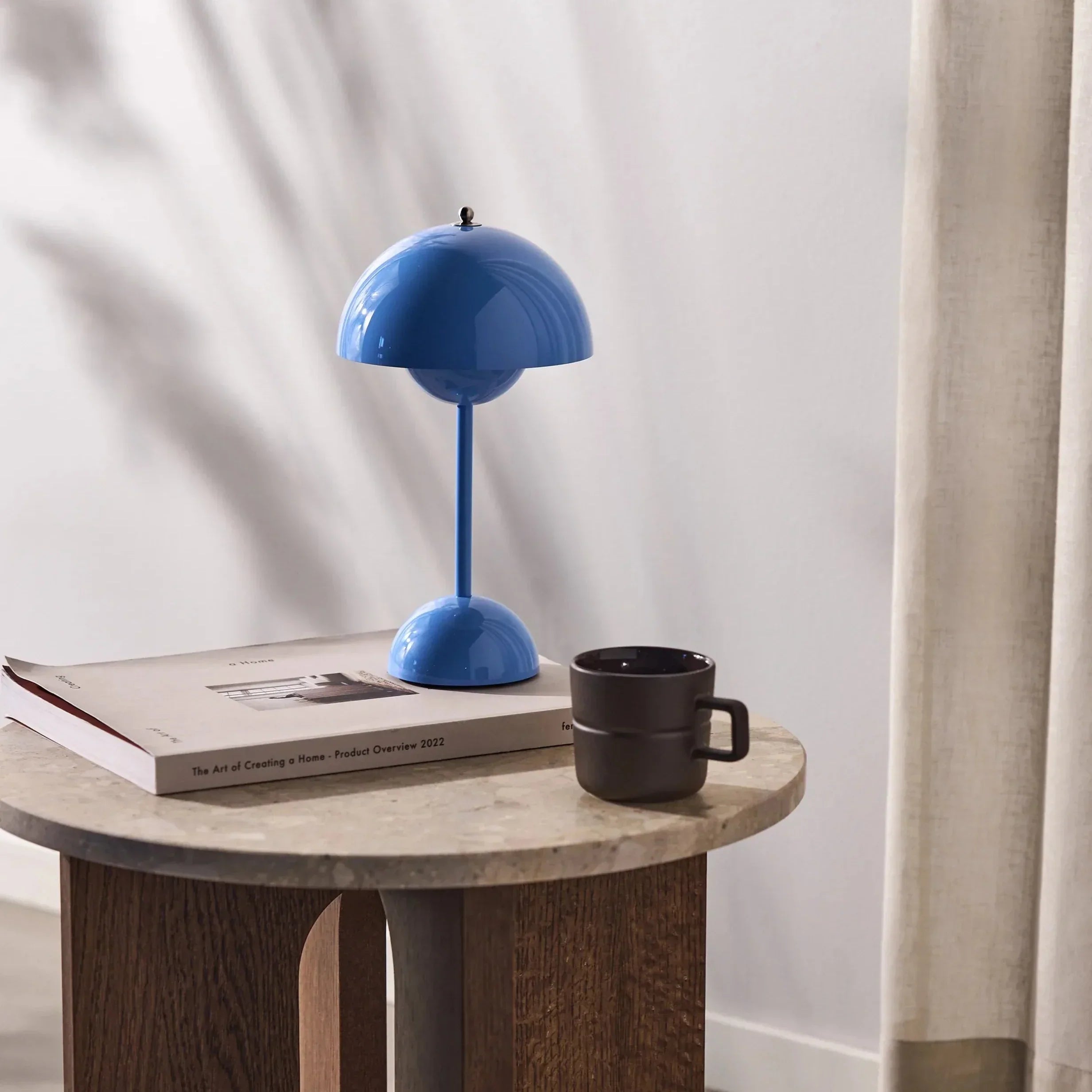 Stolní LED lampa – moderní jednoduchost a funkčnost 