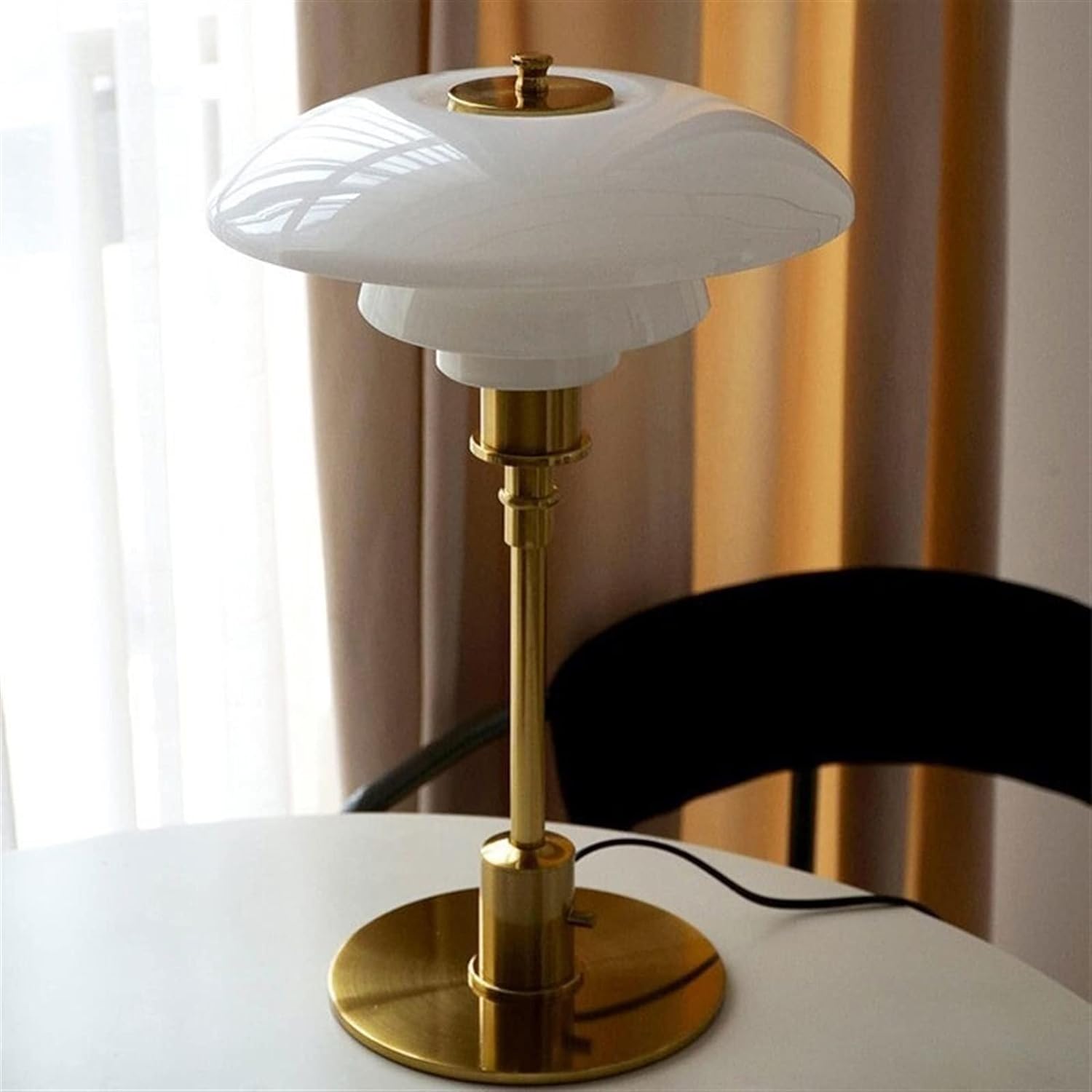 مصباح طاولة LED بأسلوب اسكندنافي – ضوء ناعم وعصري 
