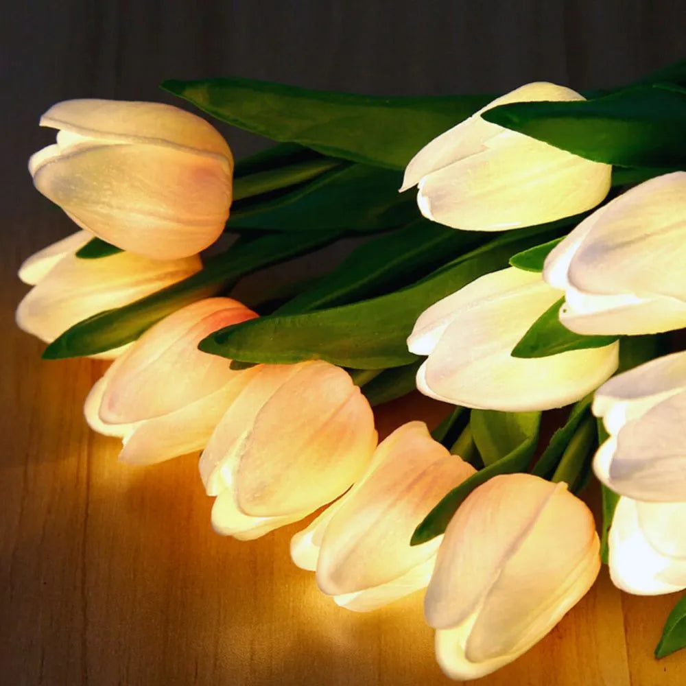 Dekorativ lampe Tulipan – Varme og raffineret atmosfære 