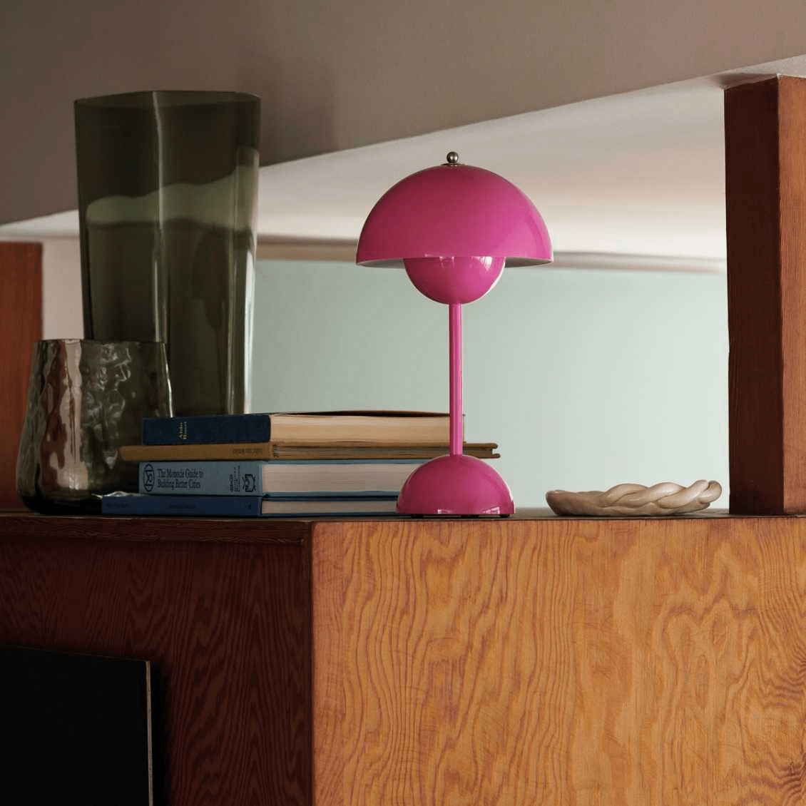 Stolní LED lampa – moderní jednoduchost a funkčnost 