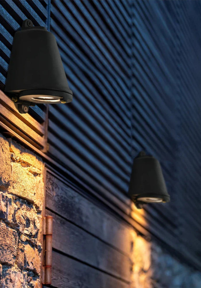 Moderní a trvanlivá venkovní nástěnná lampa – elegance a spolehlivost 