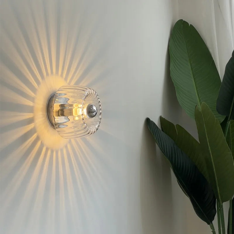 Illuminazione da Parete Raffinata – Gioco di Trasparenza e Luce 