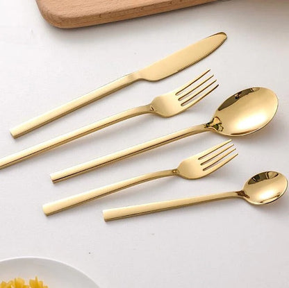 Fullt Bestikksett – Elegante Deler For Et Raffinert Bord 