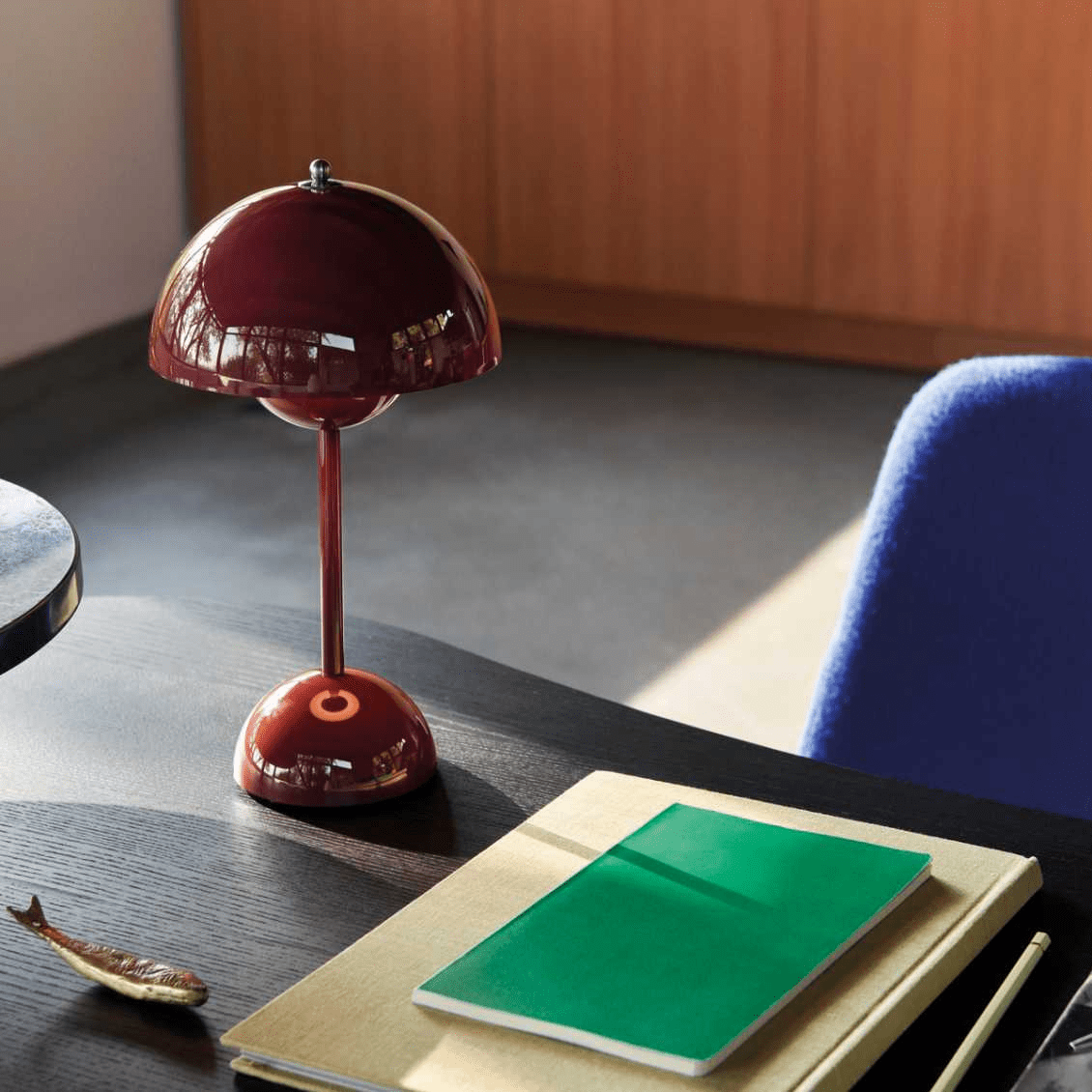 Stolní LED lampa – moderní jednoduchost a funkčnost 