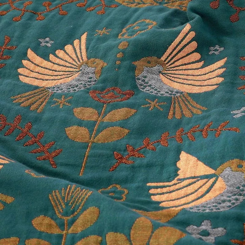 Wendedecke im skandinavischen Stil mit Vogelmotiven 