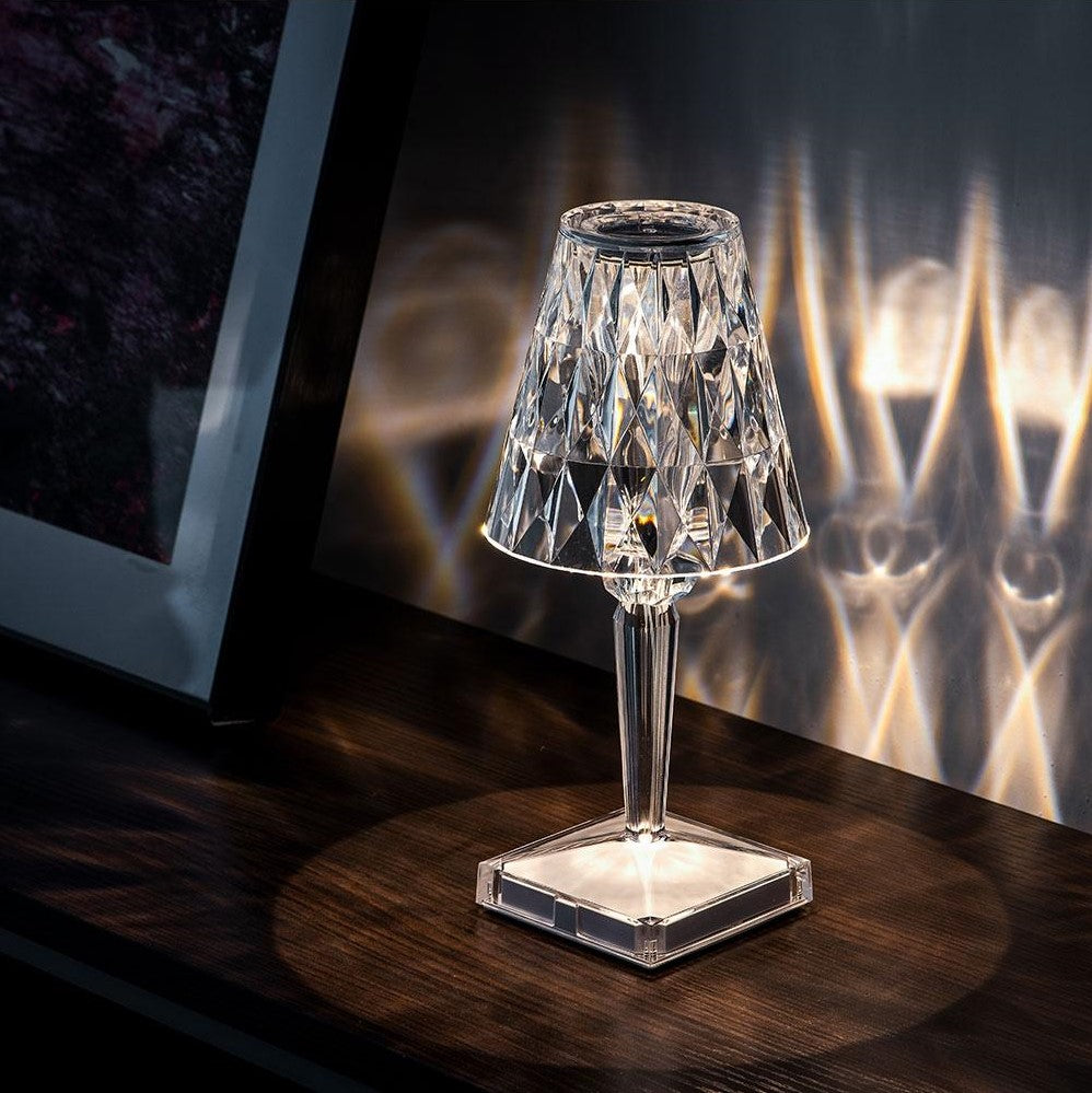 Křišťálová stolní lampa – moderní elegance a útulná atmosféra 