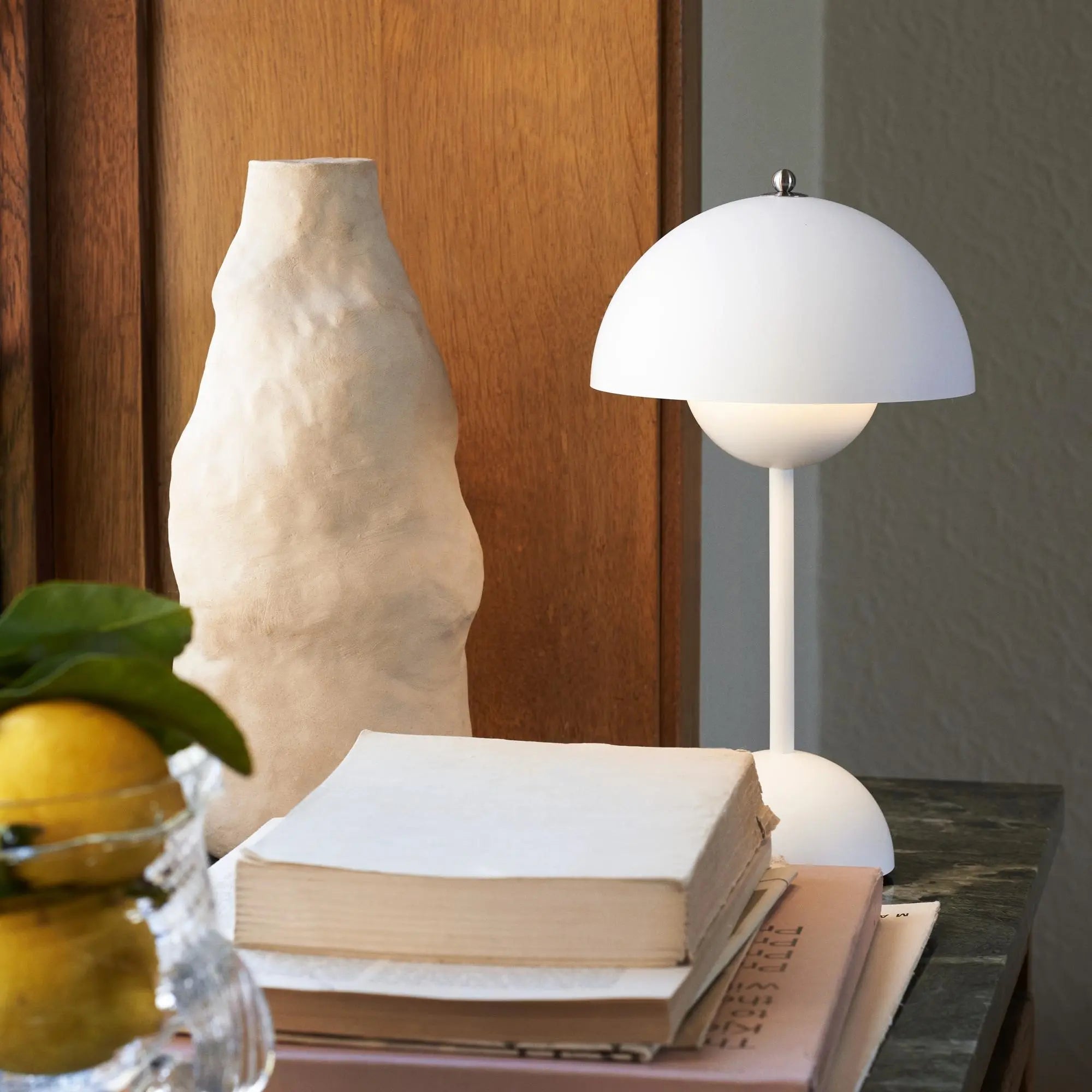 Stolní LED lampa – moderní jednoduchost a funkčnost 