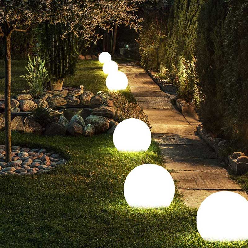 Trådløs Udendørs Kuglelampe – Nomadisk og Elegant Belysning 