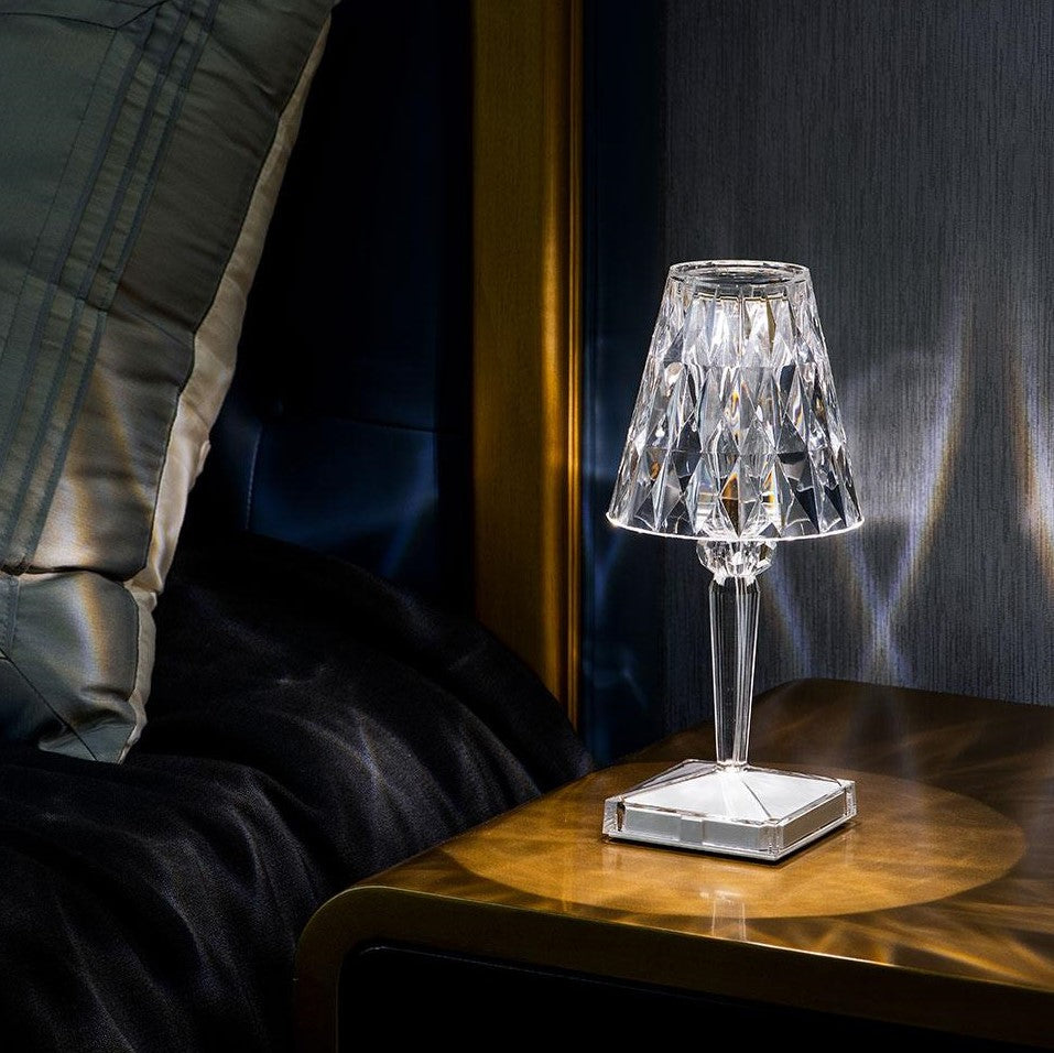 Křišťálová stolní lampa – moderní elegance a útulná atmosféra 