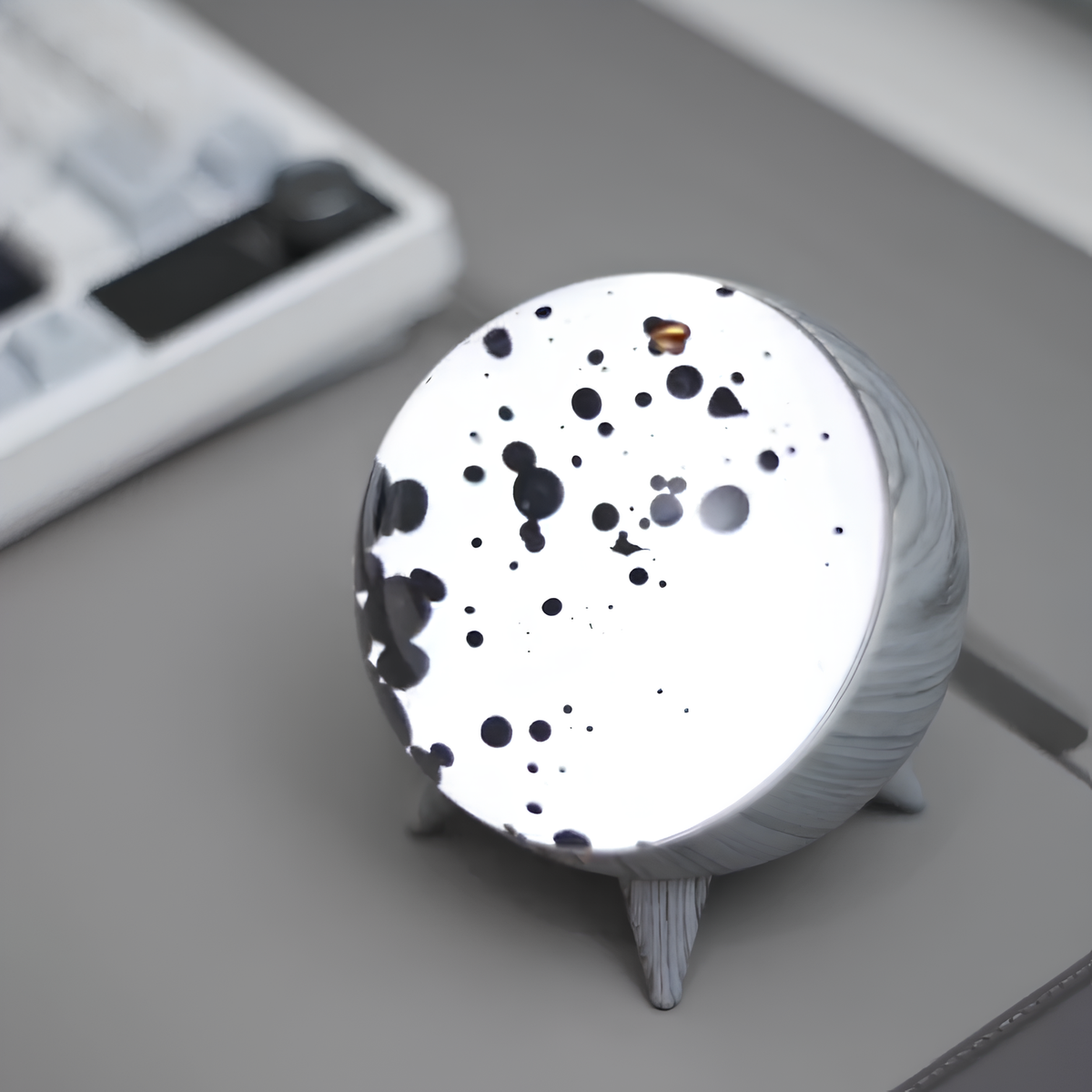 Interaktywna Lampa Dekoracyjna – Gra Świateł i Unikalny Design 