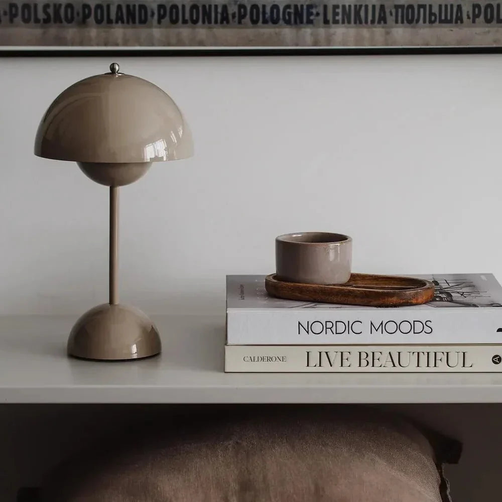 Stolní LED lampa – moderní jednoduchost a funkčnost 