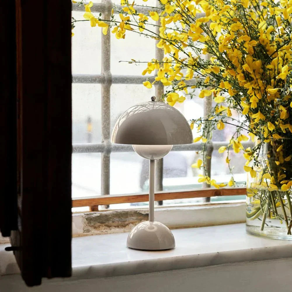 Stolní LED lampa – moderní jednoduchost a funkčnost 