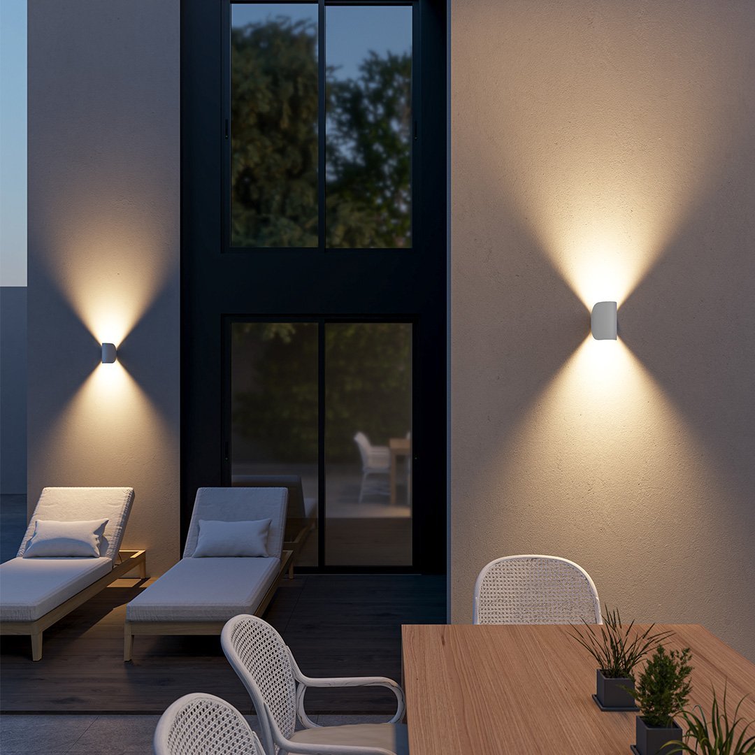 Modern Wall Sconce – Elegance and Refinement 