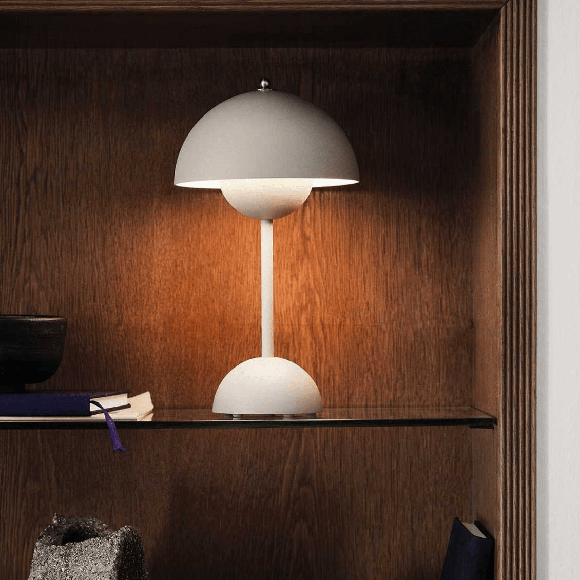 Stolní LED lampa – moderní jednoduchost a funkčnost 
