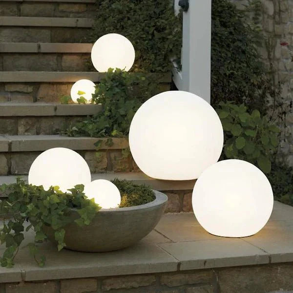 Trådløs Udendørs Kuglelampe – Nomadisk og Elegant Belysning 