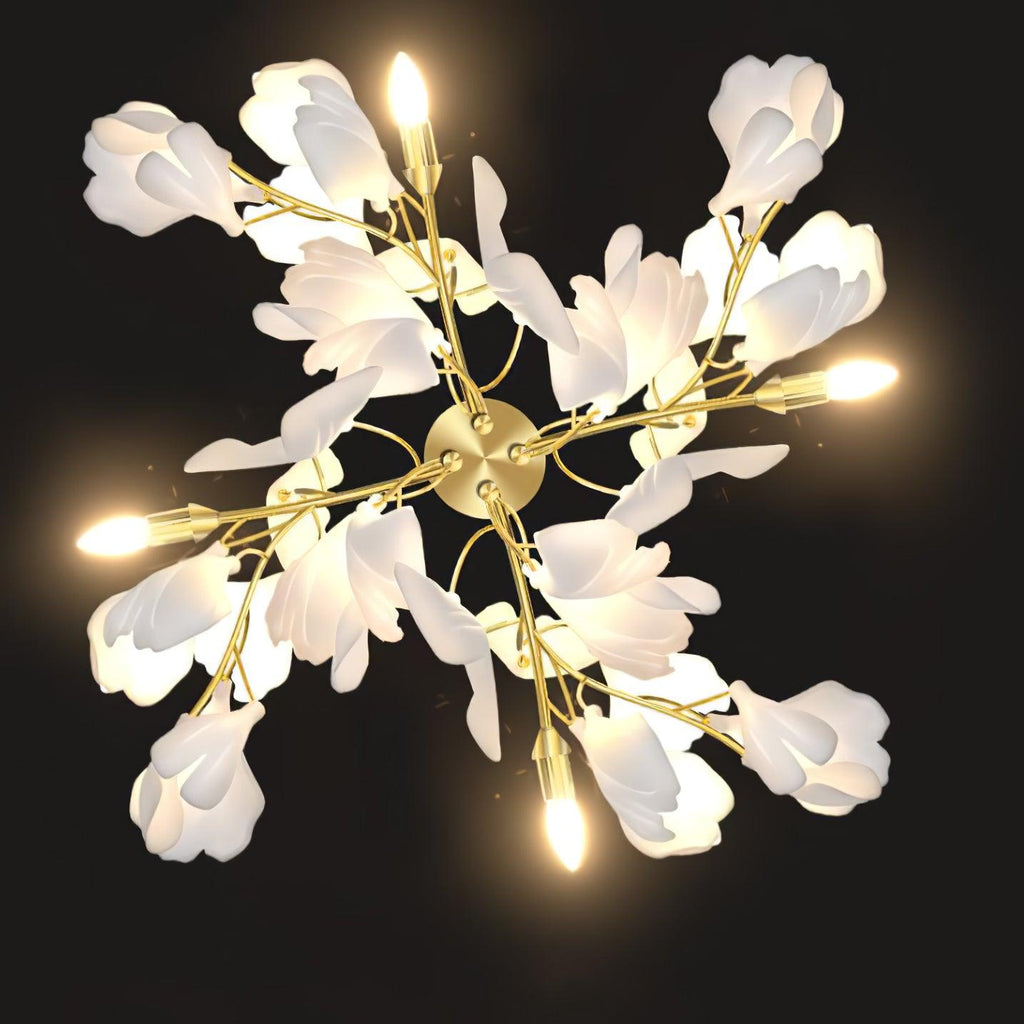 Blomstret vegglampe - Gylden eleganse og mykt lys