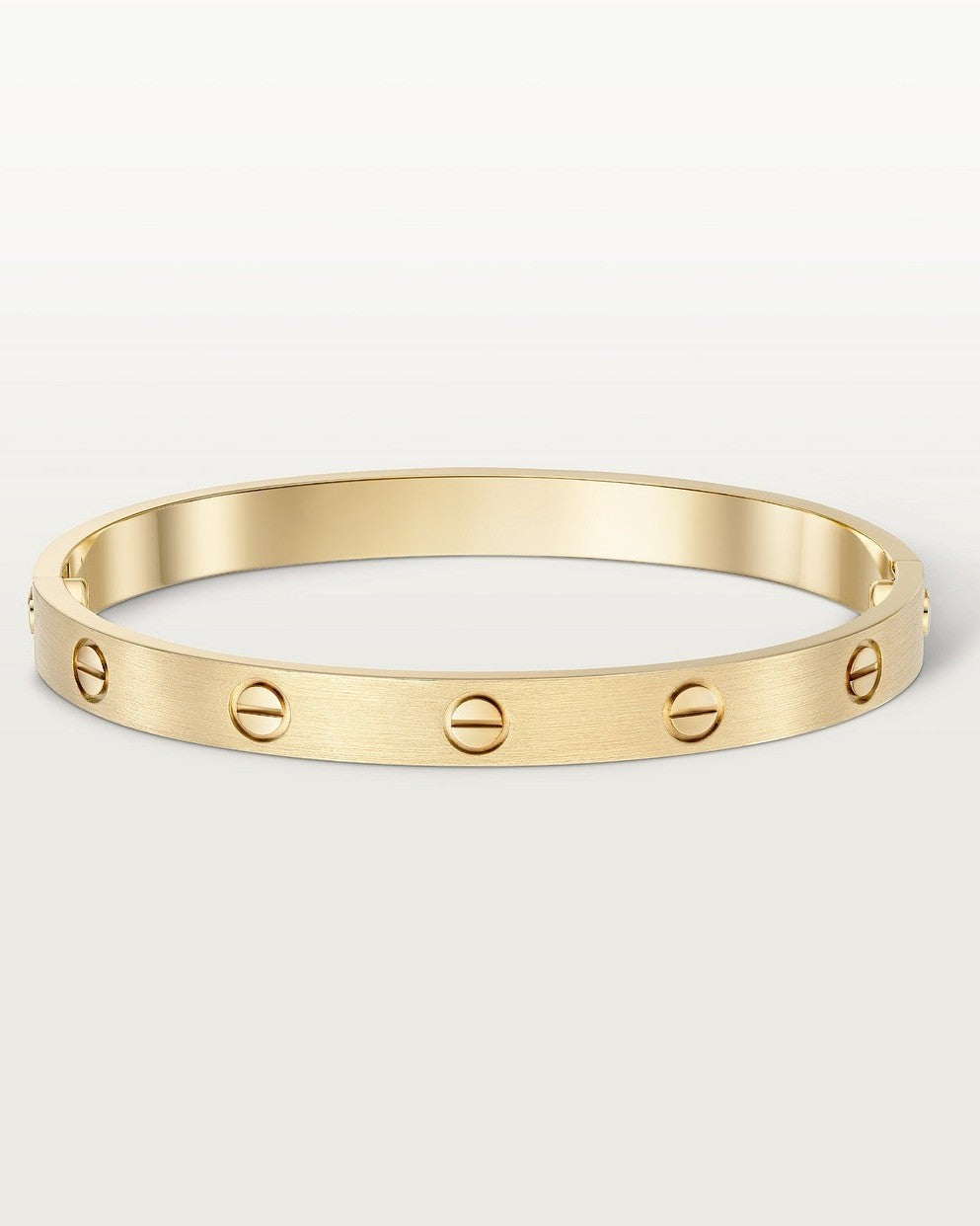 Minimalistický zlatý náramek – diskrétní a nadčasová elegance 