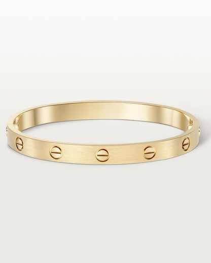 Minimalistický zlatý náramek – diskrétní a nadčasová elegance 