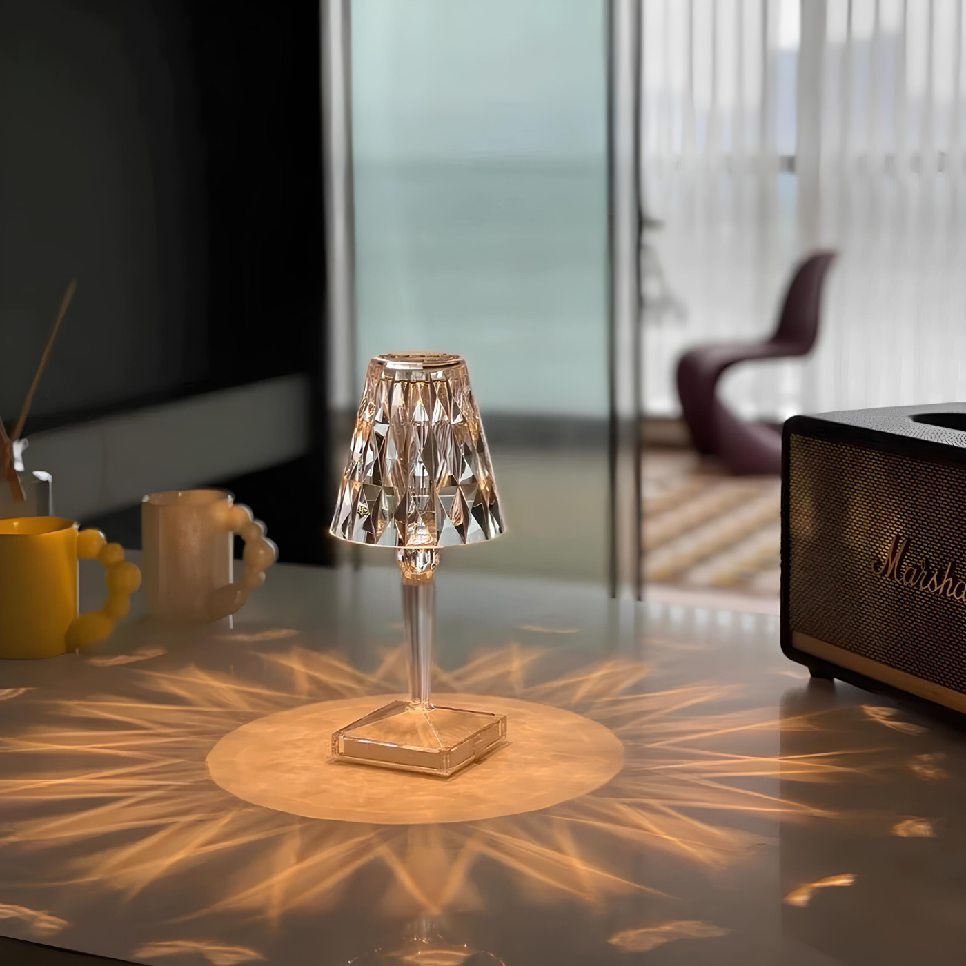 Křišťálová stolní lampa – moderní elegance a útulná atmosféra 