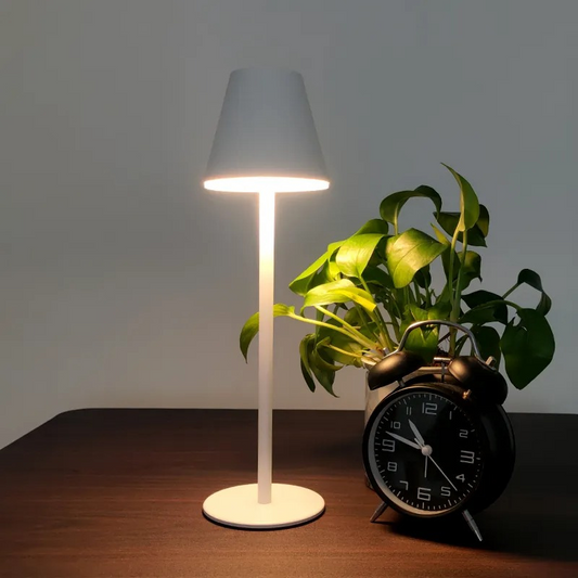 Bezdrátová stolní lampa – moderní design a mobilní osvětlení 