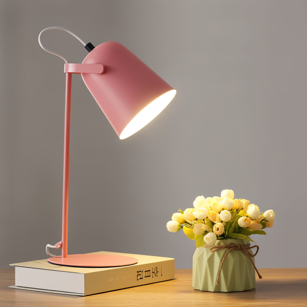 Moderní otočná stolní lampa – elegance a funkčnost 
