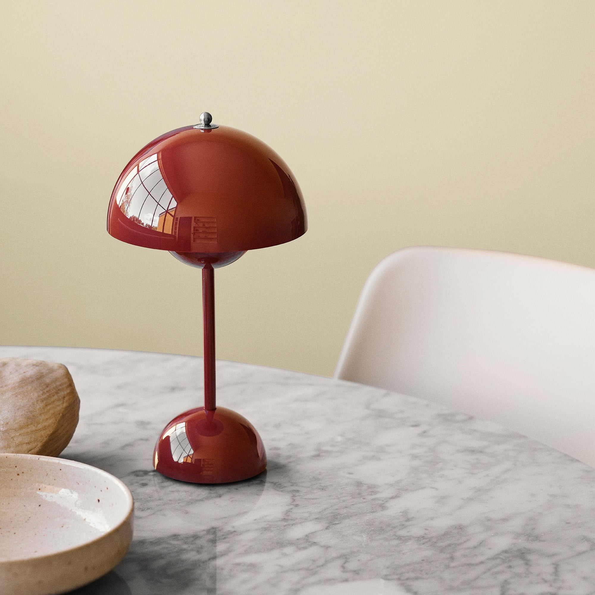 Stolní LED lampa – moderní jednoduchost a funkčnost 