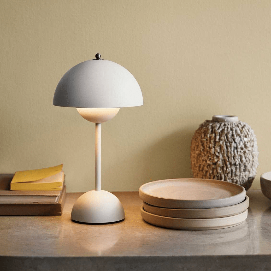 Stolní LED lampa – moderní jednoduchost a funkčnost 